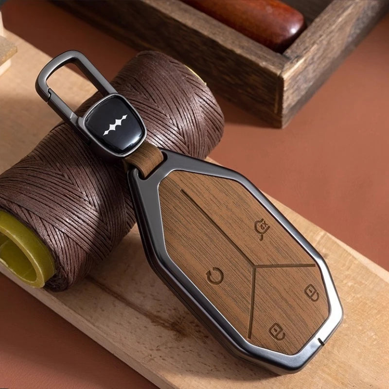 BYD Leopard 5 / 8 / Ti3 / Ti7 — Wood Grain Zinc Alloy Key Fob Case & Keychain (2025–2026)