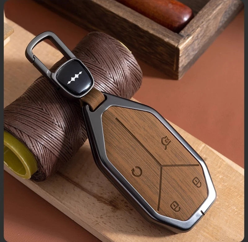BYD Leopard 5 / 8 / Ti3 / Ti7 — Wood Grain Zinc Alloy Key Fob Case & Keychain (2025–2026)